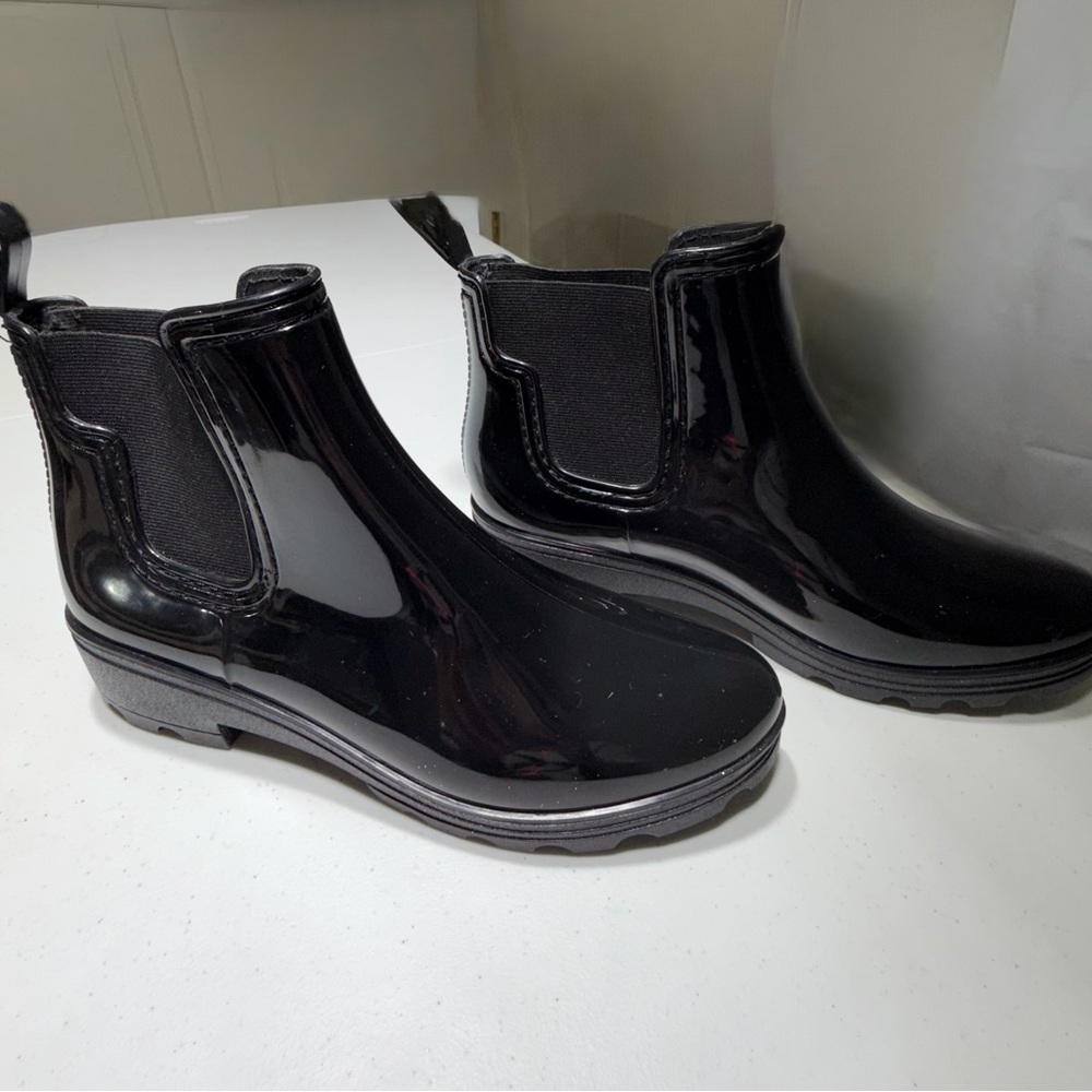 Lucky Brand Rain Boots Women’s Size 10 Black Shiny Chelsea Ankle Waterproof